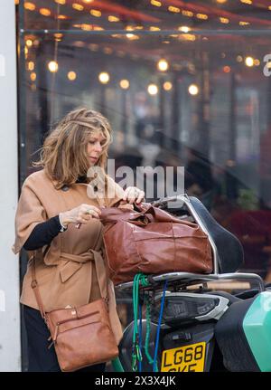 Londres, Royaume-Uni. 29 avril 2024. Kate Galloway arrive aux Global Radio Studios pour son émission du matin Credit : Richard Lincoln/Alamy Live News Banque D'Images