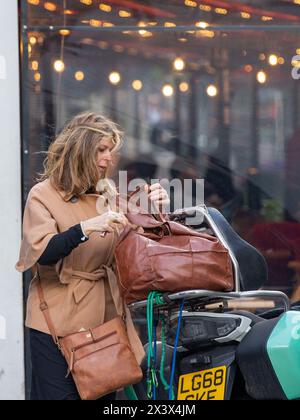 Londres, Royaume-Uni. 29 avril 2024. Kate Galloway arrive aux Global Radio Studios pour son émission du matin Credit : Richard Lincoln/Alamy Live News Banque D'Images