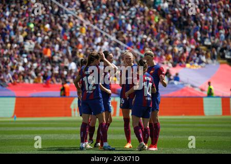 Barcelone, Espagne. 20 avril 2024. Les joueurs de Barcelone discutent lors du match de l'UEFA Women's Champions League entre le FC Barcelone et le Chelsea FC à l'est Banque D'Images