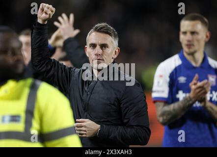 Photo du dossier datée du 27-04-2024 de Kieran McKenna, qui insiste pour que Ipswich se concentre sur l'obtention d'un «résultat positif» à Coventry pour les mettre dans le siège de pilote de promotion le dernier jour de la saison de championnat. Date d'émission : lundi 29 avril 2024. Banque D'Images