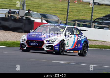 Ronan Pearson, Hyundai i30N, Team Bristol Street Motors, course 1, BTCC, British Touring car Championship, première manche de la saison 2024, Donington Banque D'Images