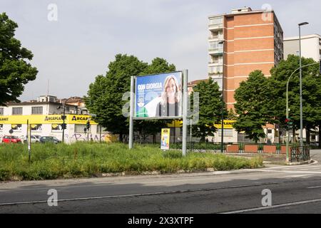 Elections européennes de 2024 la candidate italienne Giorgia Meloni (Fratelli d'Italia) sur un panneau d'affichage électoral à Turin, Italie Banque D'Images