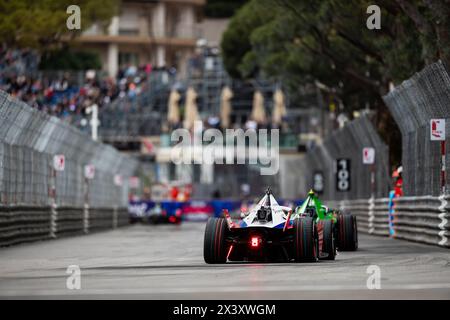 01 DENNIS Jake (gbr), Andretti Global, Porsche 99X Electric, action lors de l'ePrix de Monaco 2024, 6ème rendez-vous du Championnat du monde ABB FIA Formula E 2023-24, sur le circuit de Monaco du 25 au 27 avril 2024 à Monaco - photo Javier Jimenez / DPPI Banque D'Images