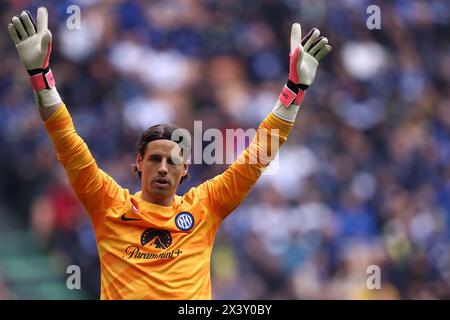 Yann Sommer du FC Internazionale fait des gestes lors du match de Serie A entre le FC Internazionale et le Torino FC au Stadio Giuseppe Meazza le 28 avril 2024 à Milan Italie . Banque D'Images