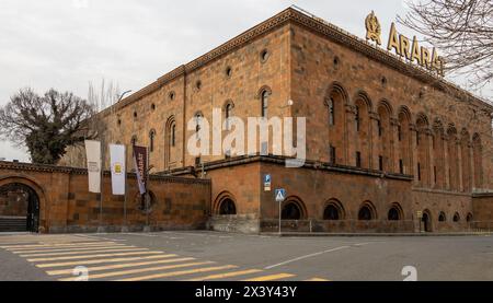 Erevan, Arménie 14 février 2024 : bâtiment de l'usine et du musée Ararat Brandy Company Banque D'Images