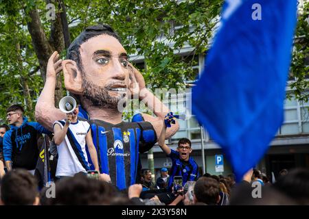 Milan, Italie - avril 28 2024 - F.C. Internazionale City bus tour pour le championnat gagnant - f.c. internazionale célébrer la victoire dans les rues crédit : Kines Milano/Alamy Live News Banque D'Images