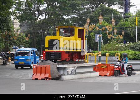 La statue du train au milieu de la ville de Malang Banque D'Images