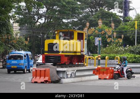 La statue du train au milieu de la ville de Malang Banque D'Images