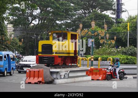 La statue du train au milieu de la ville de Malang Banque D'Images