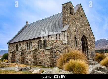 L'église du bon Berger sur les rives du lac Tekapo, sur l'île du Sud de la Nouvelle-Zélande, est une petite église anglicane utilisée par diverses dénominatio Banque D'Images