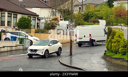 Glasgow, Écosse, Royaume-Uni. 29 avril 2024 : les routes devraient avoir la limite de vitesse fixée à 20 mph dans la ville en raison d'un pic récent dans les routes de décès à réduire pour créer des rues plus sûres. Crédit Gerard Ferry /Alamy Live News Banque D'Images