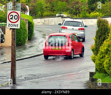 Glasgow, Écosse, Royaume-Uni. 29 avril 2024 : les routes devraient avoir la limite de vitesse fixée à 20 mph dans la ville en raison d'un pic récent dans les routes de décès à réduire pour créer des rues plus sûres. Crédit Gerard Ferry /Alamy Live News Banque D'Images