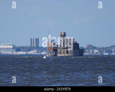 Sheerness, Kent, Royaume-Uni. 29 avril 2024. Météo Royaume-Uni : après-midi ensoleillé et chaud à Sheerness, Kent. Crédit : James Bell/Alamy Live News Banque D'Images