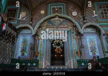 Œuvres d'art exquises à la mosquée tout en bois Khanqah-e-Moula (Shah-e-Hamadan), Srinagar, Cachemire, Inde Banque D'Images