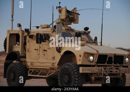 Le MRAP de l'armée AMÉRICAINE dans le désert du Texas Banque D'Images