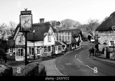 Pencil Cottage et Old Thatch Teashop, Shanklin Old Village, île de Wight, ne sont que deux des bâtiments au toit de chaume dans le village pittoresque Banque D'Images