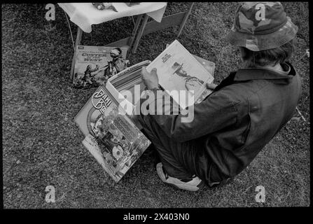 Vente de bottes de voiture-Bungay Suffolk Angleterre 1998 BRIC-a -Brac fopr vente à Flixton près de Bungat dans le Suffolk rural en 1998 Banque D'Images