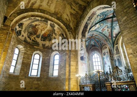 Intérieur du Basilique George, Château de Prague, Prague, République tchèque Banque D'Images