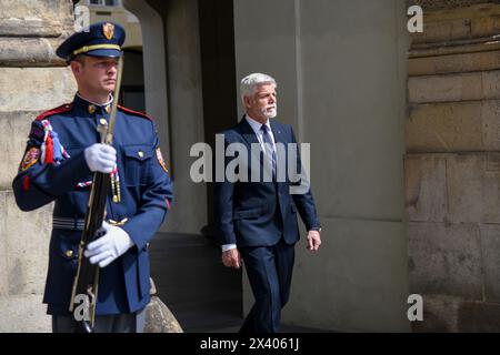 Prague, République tchèque. 29 avril 2024. Le président tchèque Petr Pavel a vu avant la rencontre avec son homologue allemand. Le président allemand Frank-Walter Steinmeier s'est rendu en République tchèque et a rencontré le président tchèque Petr Pavel. La visite du président allemand Frank-Walter Steinmeier s'inscrit dans le cadre de la célébration du 20e anniversaire de l'entrée de la République tchèque et d'autres pays d'Europe centrale dans l'Union européenne. (Photo de Tomas Tkacik/SOPA images/SIPA USA) crédit : SIPA USA/Alamy Live News Banque D'Images