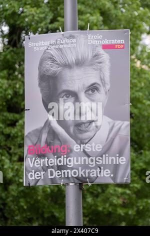 Wahlplakate von FDP zur Europawahl AM 9. Juni 2024 im Kölner Stadtteil Nippes *** affiches électorales du FDP pour les élections européennes du 9 juin 2024 dans le district Nippes de CologneElection affiches pour les Verts pour les élections européennes du 9 juin 2024 dans le district Nippes de Cologne GMS15616 Banque D'Images