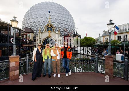 Rust, Allemagne. 29 avril 2024. Les juges du DSDS Beatrice Egli (g-d), Loredana, Pietro Lombardi et Dieter Bohlen sont présents à Europa-Park. Sur le jury de la 21e saison : le chanteur pop B. Egli, le rappeur Loredana, le juge en chef D. Bohlen et le chanteur P. Lombardi. Le casting a lieu du 25 avril au 5 mai à Europa-Park. Le casting est prévu pour être diffusé cet automne sur RTL et RTL . Crédit : Philipp von Ditfurth/dpa/Alamy Live News Banque D'Images