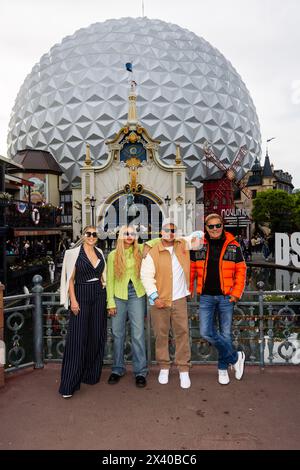 Rust, Allemagne. 29 avril 2024. Les juges du DSDS Beatrice Egli (g-d), Loredana, Pietro Lombardi et Dieter Bohlen sont présents à Europa-Park. Sur le jury de la 21e saison : le chanteur pop B. Egli, le rappeur Loredana, le juge en chef D. Bohlen et le chanteur P. Lombardi. Le casting a lieu du 25 avril au 5 mai à Europa-Park. Le casting est prévu pour être diffusé cet automne sur RTL et RTL . Crédit : Philipp von Ditfurth/dpa/Alamy Live News Banque D'Images