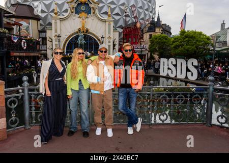 Rust, Allemagne. 29 avril 2024. Les juges du DSDS Beatrice Egli (g-d), Loredana, Pietro Lombardi et Dieter Bohlen sont présents à Europa-Park. Sur le jury de la 21e saison : le chanteur pop B. Egli, le rappeur Loredana, le juge en chef D. Bohlen et le chanteur P. Lombardi. Le casting a lieu du 25 avril au 5 mai à Europa-Park. Le casting est prévu pour être diffusé cet automne sur RTL et RTL . Crédit : Philipp von Ditfurth/dpa/Alamy Live News Banque D'Images