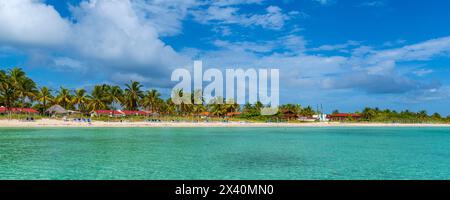 Station balnéaire le long de la côte à Cayo Guillermo dans l'archipel des Jardines del Rey ; Cayo Guillermo, Cuba Banque D'Images