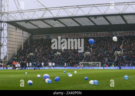 Preston, Royaume-Uni. 29 avril 2024. Ballons sur le terrain lors du match Preston North End FC v Leicester City FC SKY BET EFL Championship à Deepdale, Preston, Angleterre, Royaume-Uni le 29 avril 2024 crédit : Every second Media/Alamy Live News Banque D'Images