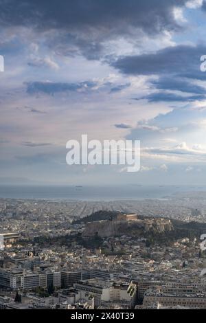 Vues depuis la colline de Lycabette, le point culminant dans le centre d'Athènes ; Athènes, Grèce Banque D'Images