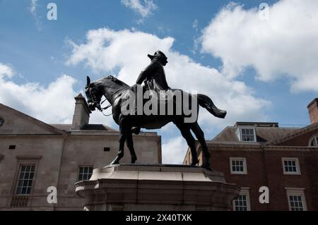Statue équestre du maréchal, son Altesse Royale George, duc de Cambridge, C.C., Whitehall, ville de Westminster, Londres, Royaume-Uni. Banque D'Images