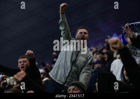 Preston, Royaume-Uni. 29 avril 2024. Les fans de Leicester City célèbrent leur but lors du match du Sky Bet Championship Preston North End vs Leicester City à Deepdale, Preston, Royaume-Uni, le 29 avril 2024 (photo par Steve Flynn/News images) à Preston, Royaume-Uni le 29/04/2024. (Photo par Steve Flynn/News images/SIPA USA) crédit : SIPA USA/Alamy Live News Banque D'Images