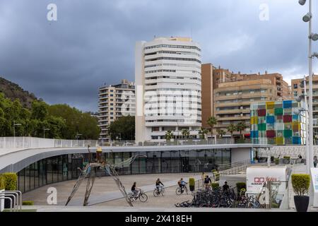 Centre Pompidou à Malaga près du port de la ville un jour de printemps Banque D'Images