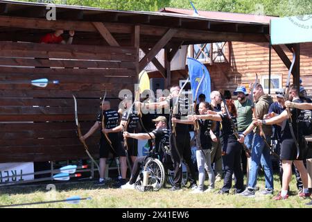 Non exclusif : KIEV, UKRAINE - 28 AVRIL 2024 - les participants de la compétition sont vus au début de la deuxième saison de sports et de réhabilitation Banque D'Images