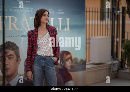 ROME, ITALIE - 19 AVRIL : Valentina Bellè assiste à la conférence photo pour 'Sei Fratelli' au Cinéma Barberini le 29 avril 2024 à Rome, Italie. Banque D'Images