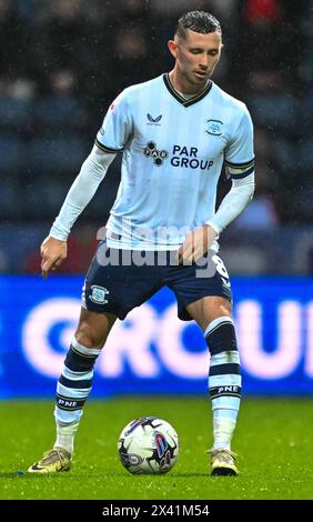 Deepdale, Preston, Royaume-Uni. 29 avril 2024. EFL Championship Football, Preston North End contre Leicester City ; Alan Browne de Preston avec le ballon crédit : action plus Sports/Alamy Live News Banque D'Images