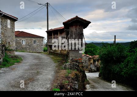 Grenier élevé à Mouricios, Chantada, Lugo, Espagne Banque D'Images