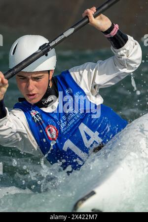 26 avril 2024 : Marcella Altman (14 ans) lors des essais olympiques américains de canoë/kayak par équipe masculine/féminine à Riversport à Oklahoma City, OK. Banque D'Images