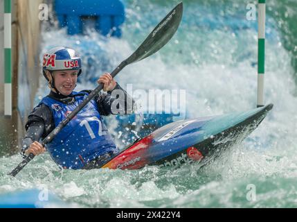 26 avril 2024 : Evy Leibfarth (12 ans) lors des essais olympiques de kayak par équipe à Riversport à Oklahoma City, OK. Banque D'Images