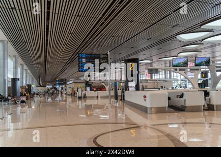 Singapour - août 29,2023 : vue intérieure de l'aéroport Changi de Singapour, les gens peuvent voir explorer les alentours et attendre leur vol. Banque D'Images