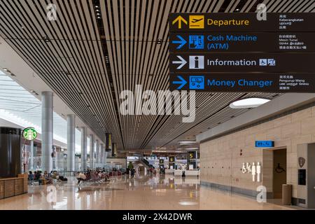 Singapour - août 29,2023 : vue intérieure de l'aéroport Changi de Singapour, les gens peuvent voir explorer les alentours et attendre leur vol. Banque D'Images