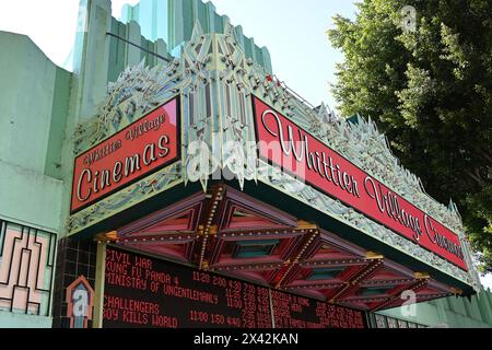 WHITTIER, CALIFORNIE - 28 avril 2024 : Whittier Village Cinemas anciennement le Bushnells Wardman Theater a été ouvert le 15 mars 1932. Banque D'Images