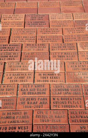 Memorial Walk North Head, Pavers Walkway sont inscrits avec les noms et les messages de ceux qui ont servi dans la Marine, l'Armée de terre, la Force aérienne, la Marine marchande Banque D'Images