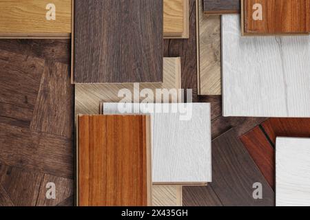 Différents échantillons de plancher en bois comme fond, pose plate Banque D'Images