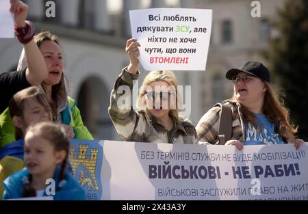 Non exclusif : KIEV, UKRAINE - le 27 AVRIL 2024 - des activistes se sont rassemblés à Maidan Nezalezhnosti pour le 10ème Picket pacifique panukrainien à défendre Banque D'Images