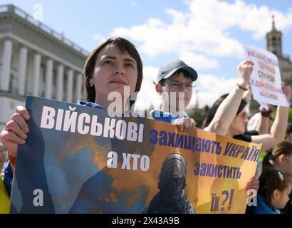 Non exclusif : KIEV, UKRAINE - le 27 AVRIL 2024 - des activistes se sont rassemblés à Maidan Nezalezhnosti pour le 10ème Picket pacifique panukrainien à défendre Banque D'Images