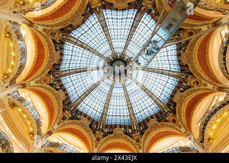 Dôme néo-byzantin (43 mètres) conçu par Ferdinand Chanut, Georges Chedanne. Les Galeries Lafayette Haussmann, le célèbre magasin situé sur le boulevard Banque D'Images