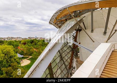 Le bâtiment de la Fondation Louis Vuitton conçu par l'architecte Frank Gehry est un musée d'art et centre culturel français parrainé par le groupe LVMH et sa filiale Banque D'Images