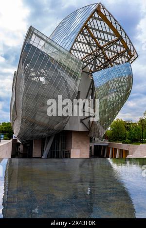 Le bâtiment de la Fondation Louis Vuitton conçu par l'architecte Frank Gehry est un musée d'art et centre culturel français parrainé par le groupe LVMH et sa filiale Banque D'Images