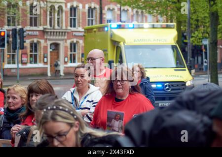 Belfast, Royaume-Uni 30 04 2024 ni Covid familles endeuillées arrivée. Début de l'enquête britannique sur la covid en Irlande du Nord au Clayton Hotel Belfast Belfast Northern Ireland Credit : HeadlineX/Alamy Live News Banque D'Images